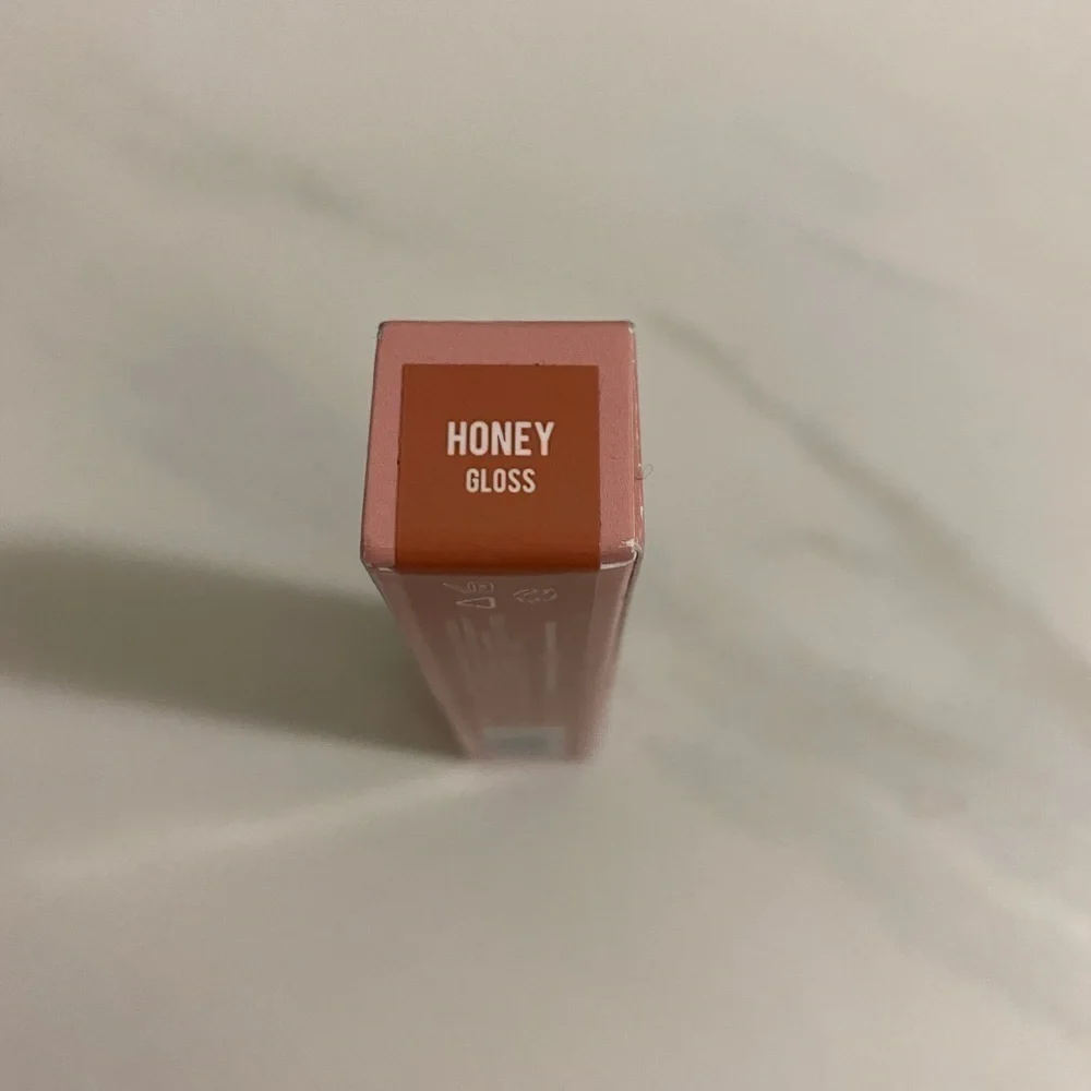 2 for $15 or 3 for $20 persona lip gloss - Honey